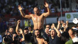 Başpehlivan Ali Gürbüz “pehlivan hamamı” geleneğini devam ettirdi