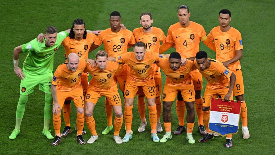 Hollanda son 16 için Katar ile karşılaşacak
